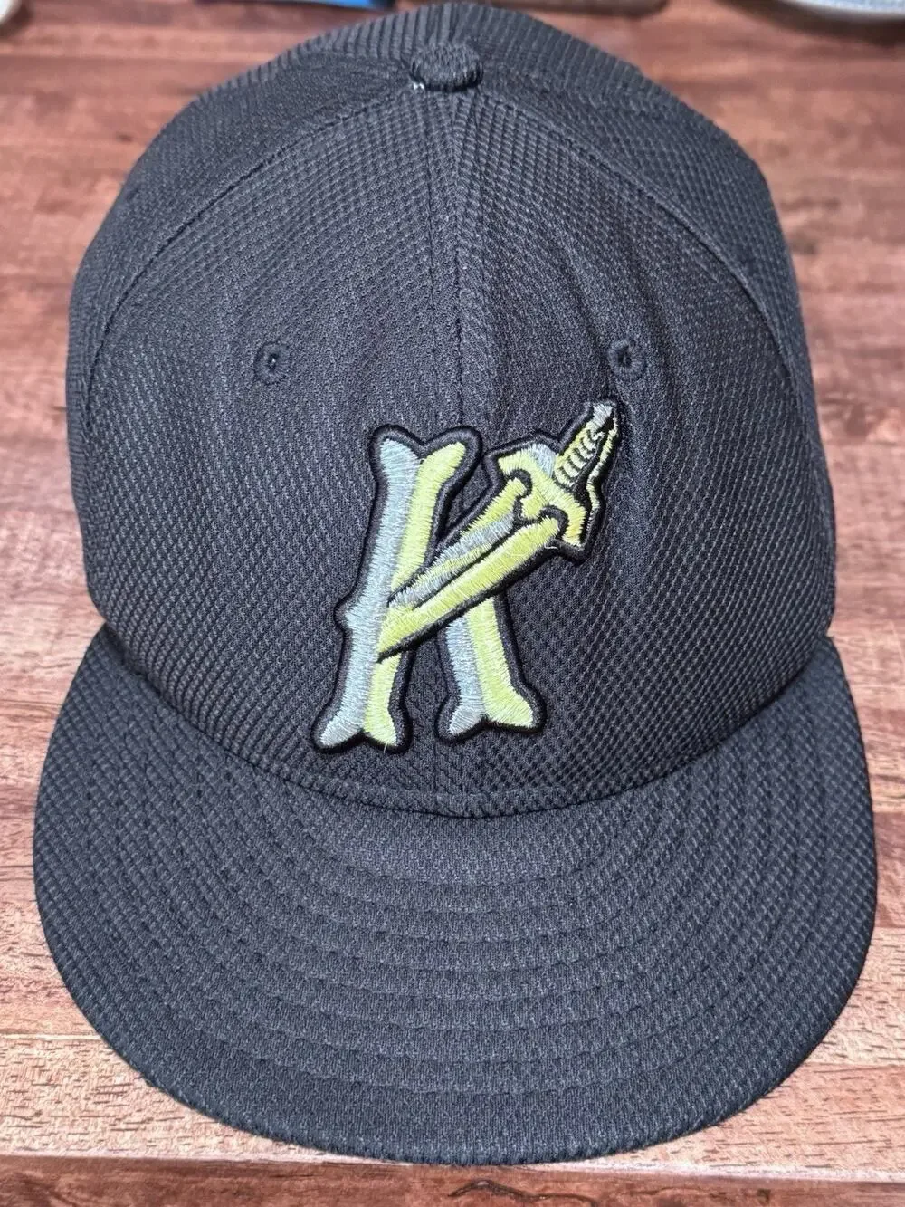 MILB Baseball Charlotte Knights New Era Fitted 59fifty Hat Size 7 3/4 Black Gold